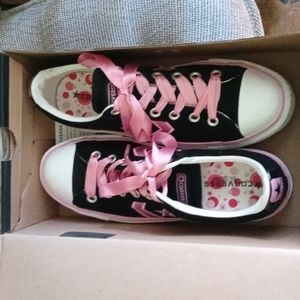 WOMEN'S CONVERSE SNEAKERS